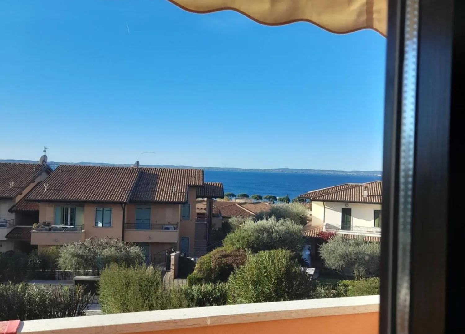 Mahatma Residence Lake View ラツィーゼ イタリア